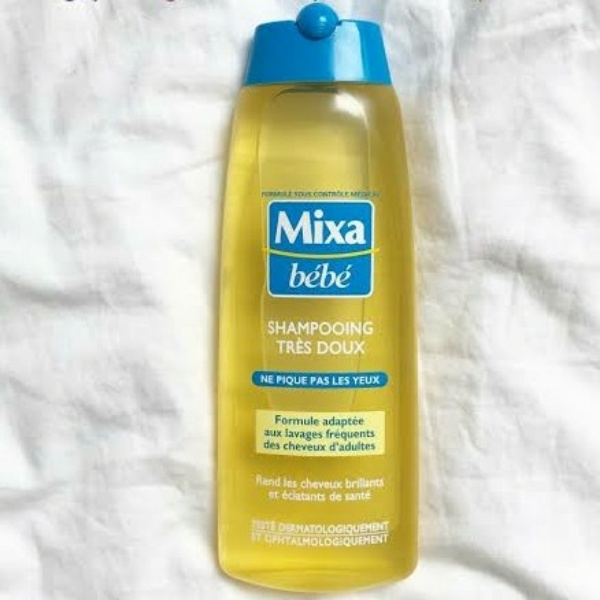 Mixa Bebe Shampoing Tres Doux Rend Les Cheveux Brillants Et Eclatants De Sante
